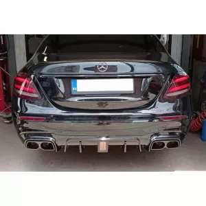 Brabus-Typ Diffusor mit schwarzen Endrohren geeignet für den hinteren A Design Stoßfänger am Mercedes E-Klasse W213 Limousine 2016-2022, in Carbonfarbe, -oo--oo--image-6149045