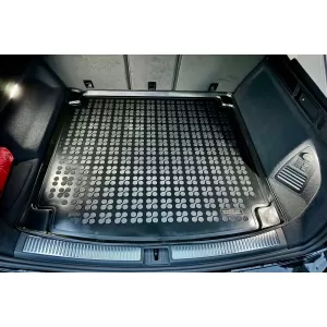 Rubber trunk mat by Rezaw-Plast suitable for VW Touareg after 2018 with 5 seats