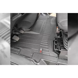 Covor de cauciuc specific, potrivit pentru Iveco Daily VI după 2014, set dintr-o singură piesă, culoare neagră, cu garanție de 24 de luni-image-6222052
