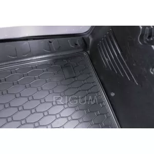 Rubber trunk mat by Rigum suitable for Fiat Doblo after 2010, Opel Combo 5 seats after 2012, black