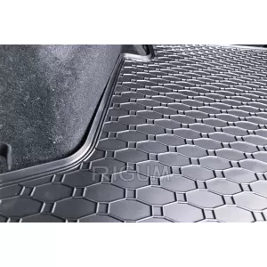 Rubber trunk mat by Rigum suitable for Ford Mondeo sedan after 2007, with small spare wheel