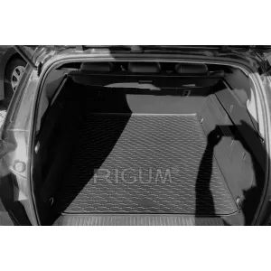 Rubber trunk mat by Rigum suitable for Opel Astra J wagon after 2010