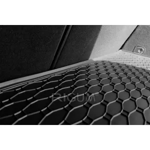 Rubber trunk mat by Rigum suitable for Opel Astra J wagon after 2010