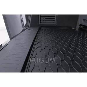 Rubber trunk mat by Rigum suitable for Volkswagen T7 Multivan after 2022 L2