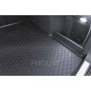 Rubber trunk mat by Rigum suitable for Volkswagen Passat wagon, Skoda Superb wagon after 2024