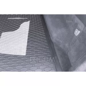 Rubber trunk mat suitable for Volvo XC70, V70 after 2008