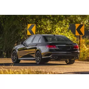 Pacchetto di tuning tipo 63 adatto per Mercedes E-Class W212 sedan 2014-2016-image-6236056