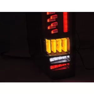 Kit di fanali posteriori a LED per tuning adatto per Volkswagen Crafter, MAN TGE dopo il 2017 con base rossa, con indicatori di direzione dinamici, sinistro e destro-image-6238217