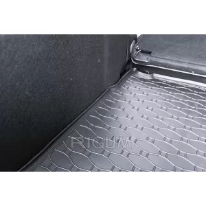 Rubber trunk mat by Rigum suitable for Citroën C3 after 2010, with small spare wheel