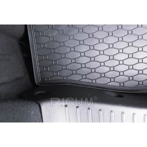 Rubber trunk mat by Rigum suitable for Ford Focus hatchback after 2011, with spare wheel