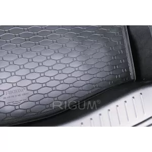 Rubber trunk mat by Rigum suitable for Ford Focus hatchback after 2011, with spare wheel