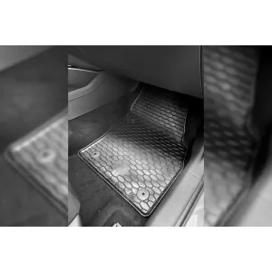 Mănuși din cauciuc Gumarny Zubri potrivite pentru Audi A1, Seat Ibiza, Arona, Volkswagen Polo după 2017, Skoda Fabia după 2021, set de 4 piese, culoare neagră-image-6254438