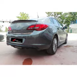 image-55-Astra J Sedan Sport Diffúzor kipufogóvég nélkül, zongoralakk fekete, vákuumozott műanyag / 2011-2020