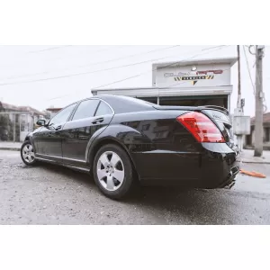 Un pacchetto di design tipo S65 adatto per Mercedes Classe S W221 2006-2013 per passo corto e lungo, senza minigonne laterali-image-6265337