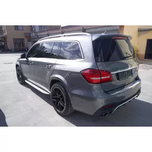 Un pacchetto di design tipo 63 adatto per Mercedes GLS X166 2015-2018 con elementi cromati e terminali di scarico-image-6265419