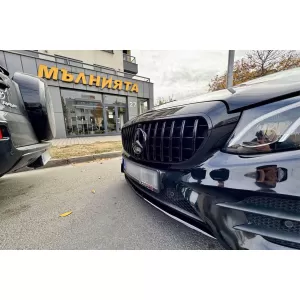 Griglia tipo GT in lacca nera adatta per Mercedes E-Class W213 berlina, S213 station wagon, C238 coupé, A238 cabriolet 2016-2019 con apertura per telecamera-image-6265564