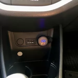 Car Voltmeter Thermometer USB Charger 3in1 With Red And Blue Numbers 99103-image-6297513