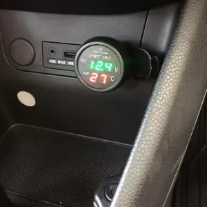 Car Voltmeter Thermometer USB Charger 3in1 With Red And Green Numbers 99162-image-6297516