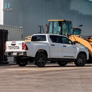 Rücklichtsatz geeignet für Toyota Hilux Revo 2015-2020 mit LED-Leistenanimation rot/Kristall VLAND-image-6337006