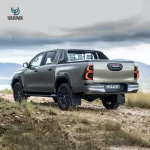 Rücklichtsatz geeignet für Toyota Hilux Revo 2015-2020 mit LED-Leistenanimation rot/Kristall VLAND-image-6337012